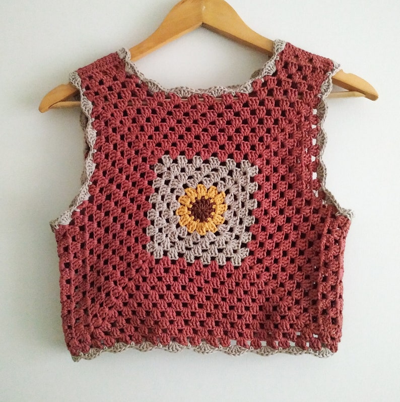 Gehaakte crop top, oma vierkant vest, gehaakt vest, gebreide Boho top, bloemen gehaakte top afbeelding 6