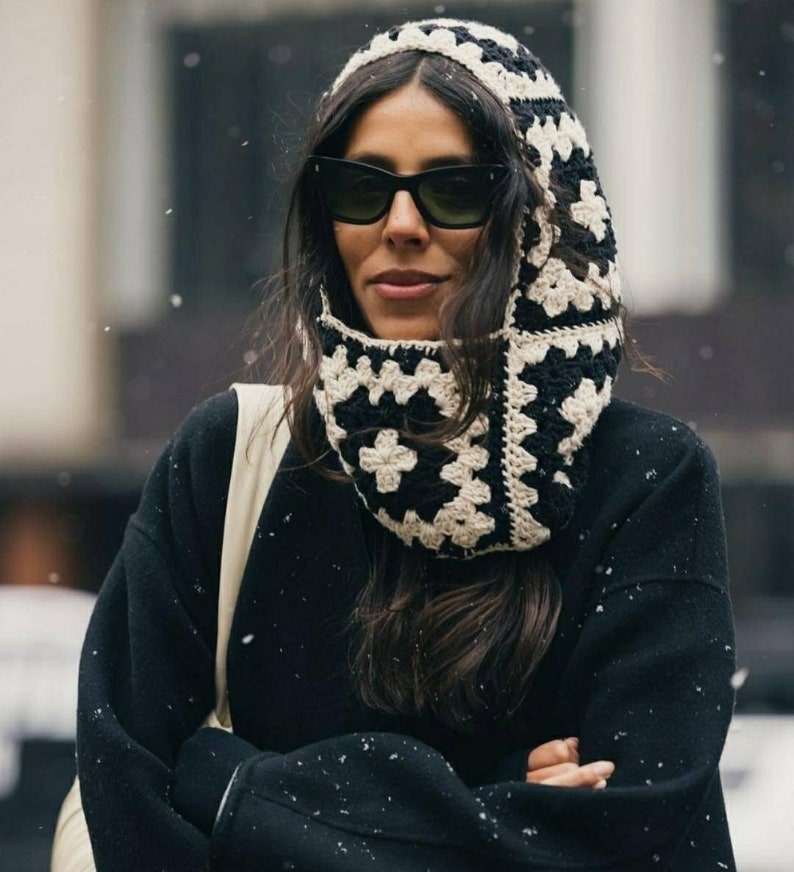 Pasamontañas de ganchillo, pasamontañas cuadradas de la abuela, pasamontañas unisex tejidas a mano, sombrero de invierno blanco y negro hecho a mano, regalo para ella imagen 1