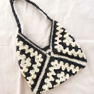Borsa all'uncinetto in bianco e nero, borsa di carta all'uncinetto, borsa di paglia estiva, borsa tote lavorata a maglia