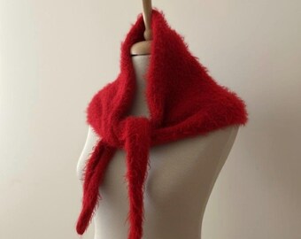 Bufanda con capucha de punto de mohair rojo hecha a mano: envoltura de cuello afelpada