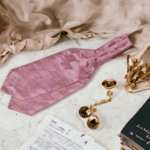 Cravate ascot motif, lavallière foulard, cravate de notaire homme, cravate en soie rose Wilder, cadeau anniversaire, idée mariage Sans