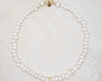Phelia pearl necklace with 18 carat gold-plated smiley charm