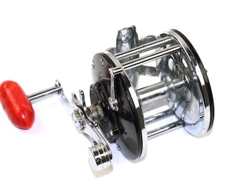 Moulinet De Pêche Penn 65 Long Beach Vintage – Manche Rouge Corail – Pour Eau Salée – Occasion Nettoyé