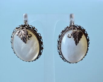 Vintage 925 Silver earrings with mother of pearl