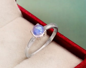 Bague de fiançailles en pierre de lune naturelle "Primrose Ring" | Bague femme | Bague en argent | Cadeaux d'anniversaire | Alliance ronde | Cadeaux pour les femmes.