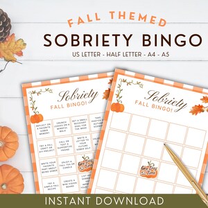 Op de afbeelding: Twee printbare "Sobriety Bingo" vellen met herfstthema met oranje en wit geruite randen. De vellen bevatten pompoenen, bladeren en de tekst "Fall Bingo". De woorden "Instant Download" staan onderaan.