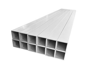 Paquete de piquetes de PVC de 1-1/2" x 1-1/2" x 47" (12 piquetes)
