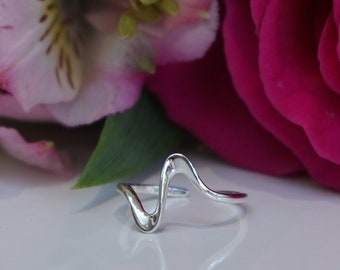 Wavy - Wave Toe Ring in Polished Sterling Silver