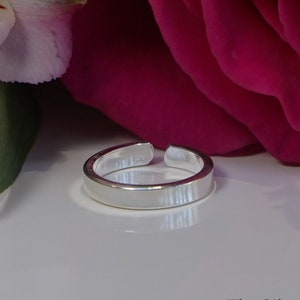 GM - Plain Polished Silver Toe Ring