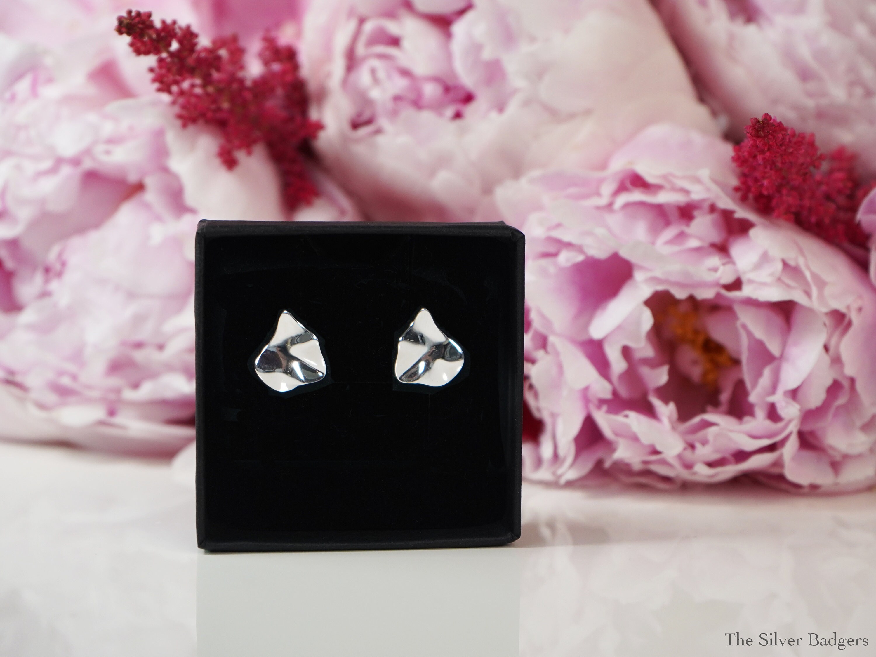 【HYERES LOR】24FW★ Etrev Silver Tail Duet Love Earrings HYERES LOR】24FW☆ Etrev Silver W Tail Duet Love Earrings