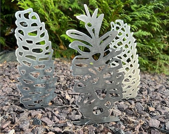 Piñas de metal / Decoración rústica para repisas de casas de campo / Decoración de otoño e invierno / Arte de piñas de pino independiente / Letrero de metal