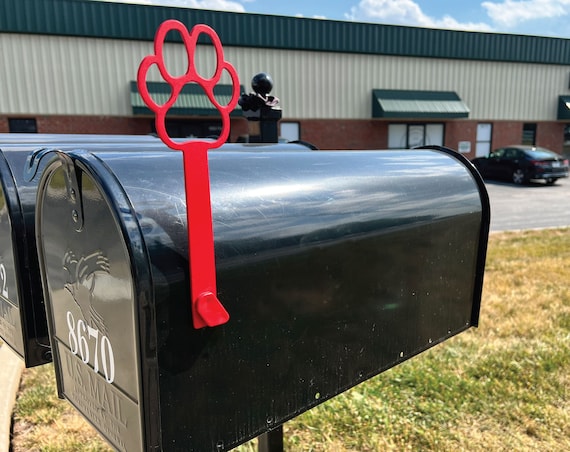 Metal Mailbox Flag / Metal Dog Art / Pawprint Mailbox Flag / Mailbox Decor / Custom Metal Decor / Metal Home Decor / Dog Paw Flag