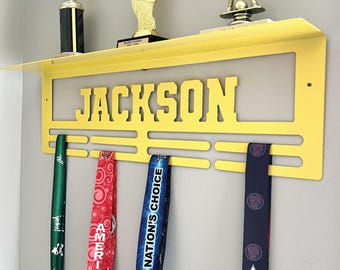Soporte personalizado para medallas y trofeos - Soporte para medallas con texto personalizado, 8 peldaños para medallas y cintas, colgador para medallas, exhibidor de medallas, premio/regalo