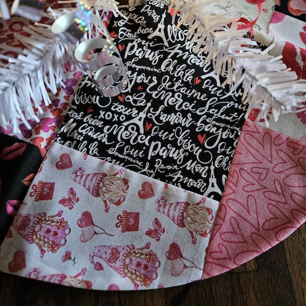 Grandma's Scraps Valentine's Day Tree Skirts