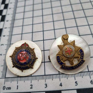 Vintage 2 x WW1 Army Militaria Sweetheart badges/Brooches