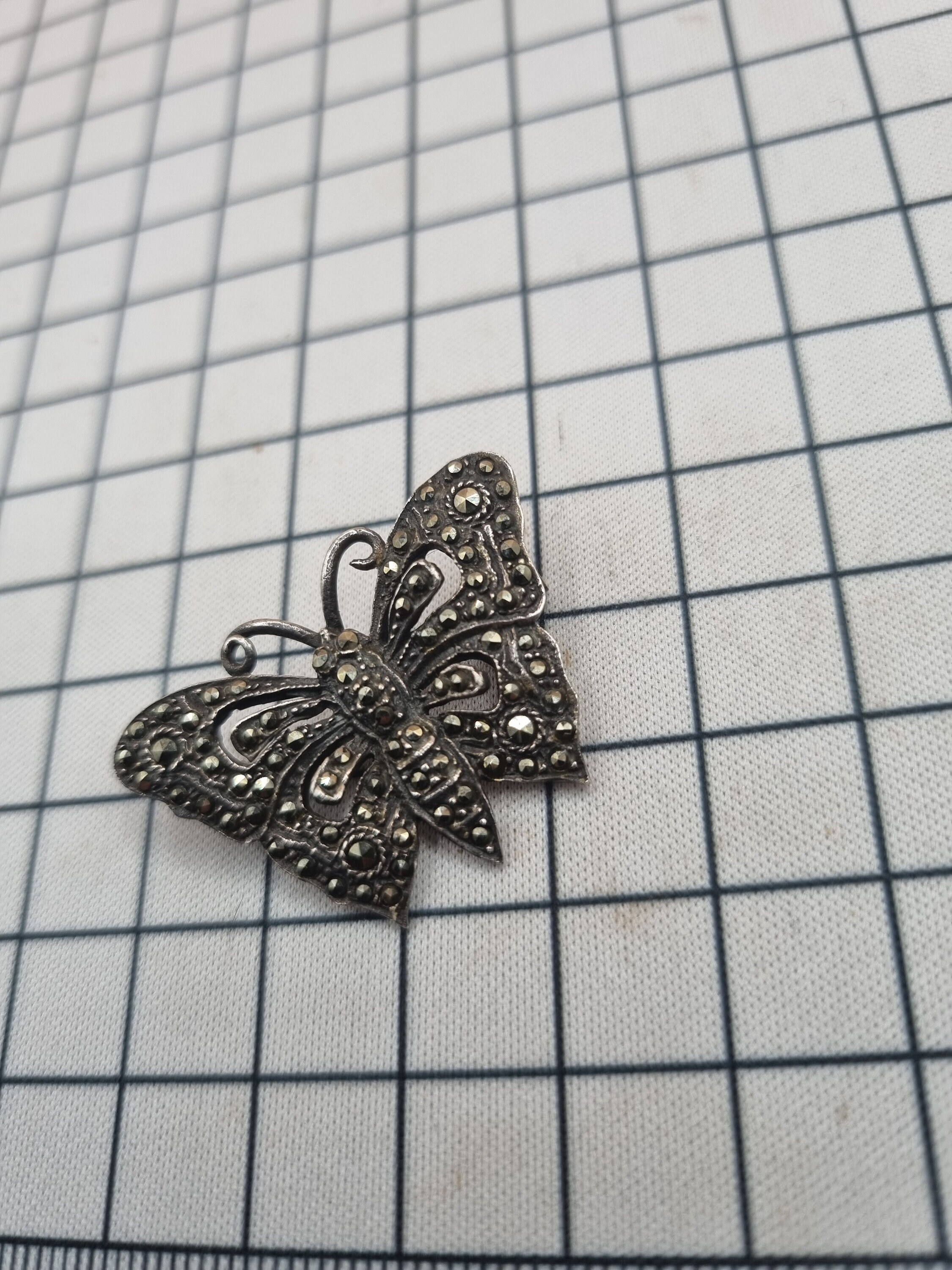 Spilla pendente a farfalla in argento sterling con marcasite e finto turchese - Italia