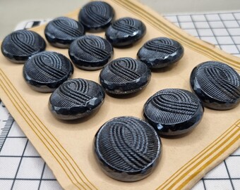 Beautiful art deco czechoslovakian 100% glass buttons never been used still on the board of 12.