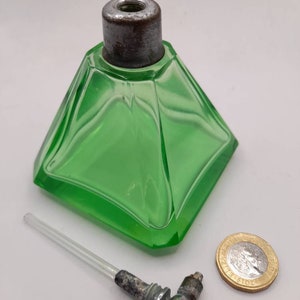 Art deco Uranium 1930s  beautiful pyramidical shaped perfume bottle cut glass.