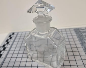Art-deco glazen parfumflesje uit de jaren 1920.