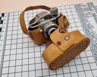 Mid Century Minetta minature Spy Camera