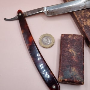 Antique Straight Razor Moutin & Kirspel