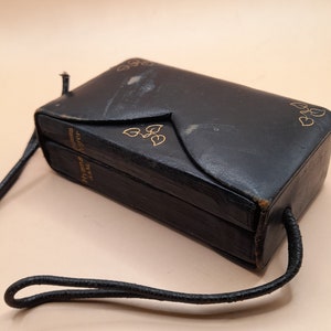 Art Déco cute little carry case for the two bibles inside.