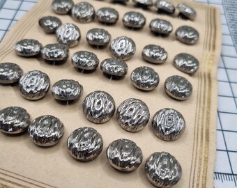 Beautiful Art Deco Czechoslovakian 100% Glass Buttons never used on the board of 35.
