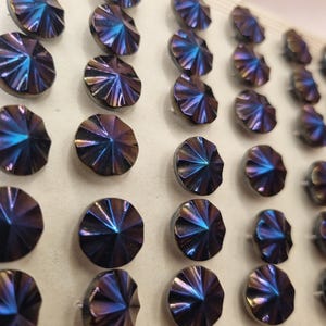 Art deco 1920s 36 Czechoslovakian glass buttons.