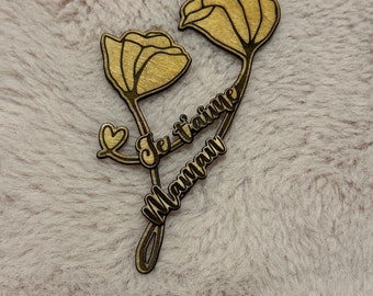 May include: Wooden cutout of two flowers with a heart and the text "Je t'aime Maman" in cursive.