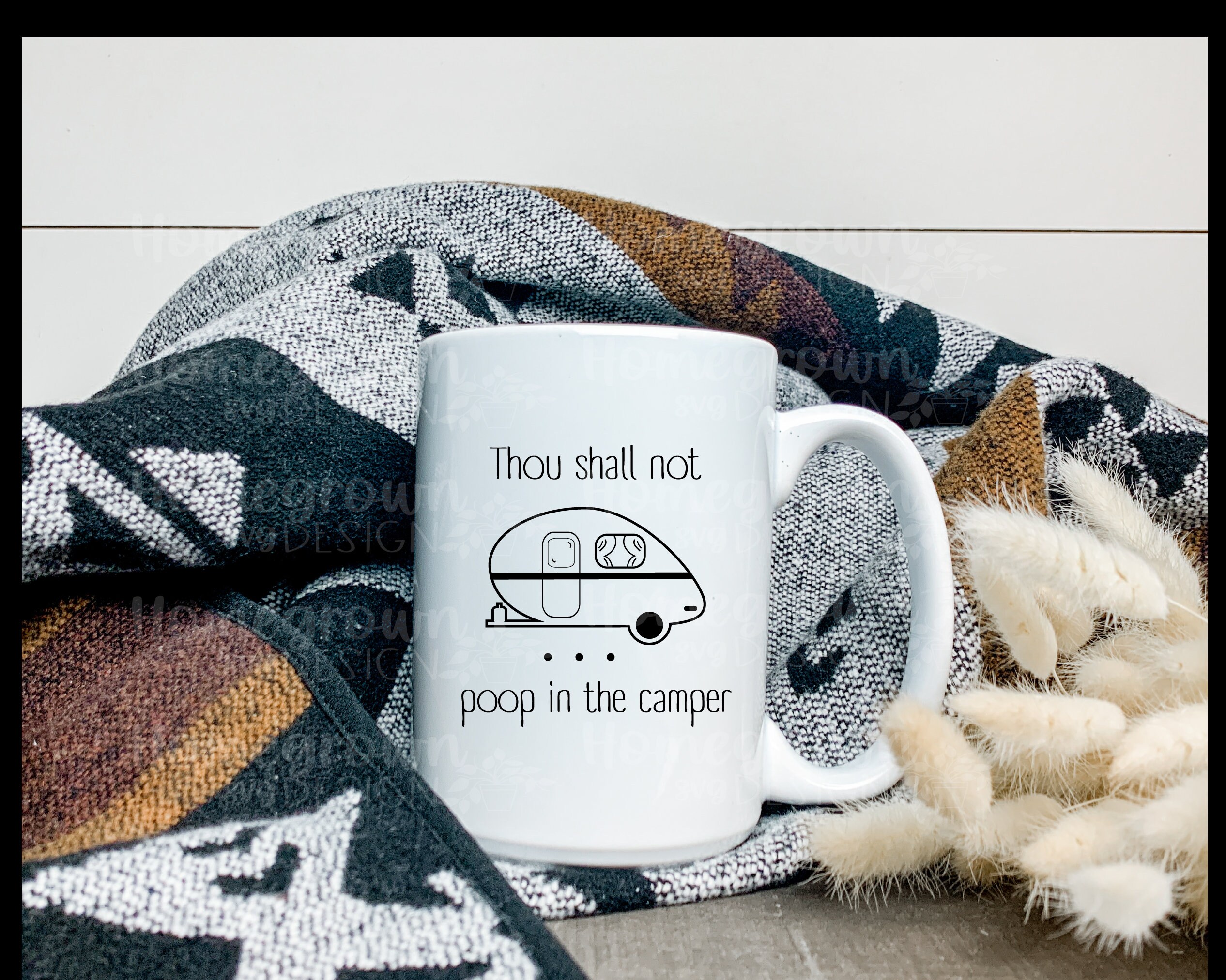 Lustige Camping-Fahne „Thou Shalt Not Poop In The Camper“ – 30,5x45,7cm, Doppelseitig Bedruckt