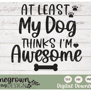 Mijn hond denkt tenminste dat ik geweldig ben SVG - Digitale Download - Dog Shirt Design - Wood Sign Design - Pet SVG - Dog Lover SVG - Cricut svg