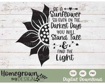 Puede incluir: Diseño gráfico en blanco y negro con un girasol con el texto "Be a Sunflower so even on the darkest days you will stand tall & find the light". El diseño está sobre un fondo de madera blanca con el texto "Homegrown svg DESIGN" en la parte inferior.