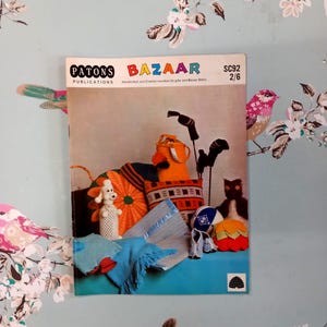 RARE Bazaar 1960s Knitting and Crochet Pattern Booklet. SC92 By Patons.