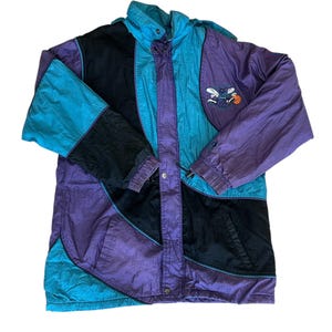 Vintage 1990s Charlotte Hornets Starter Pouch Jacket Womens Vintage 1990s Charlotte Hornets Starter Pouch Jacket Womens
