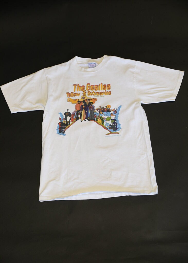 90s The Beatles Yellow Submarine Tシャツ Amazon.com: The Beatles - Yellow Submarine Bursting Beatles