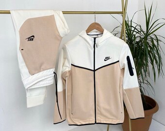 tan nike tech