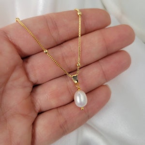 18k Gold Filled Simple Pearl Necklace,  Minimal Jewelry,Single Pearl, Everyday Necklace,  Bridesmaid Gift, Dainty Necklace,Layering Necklace