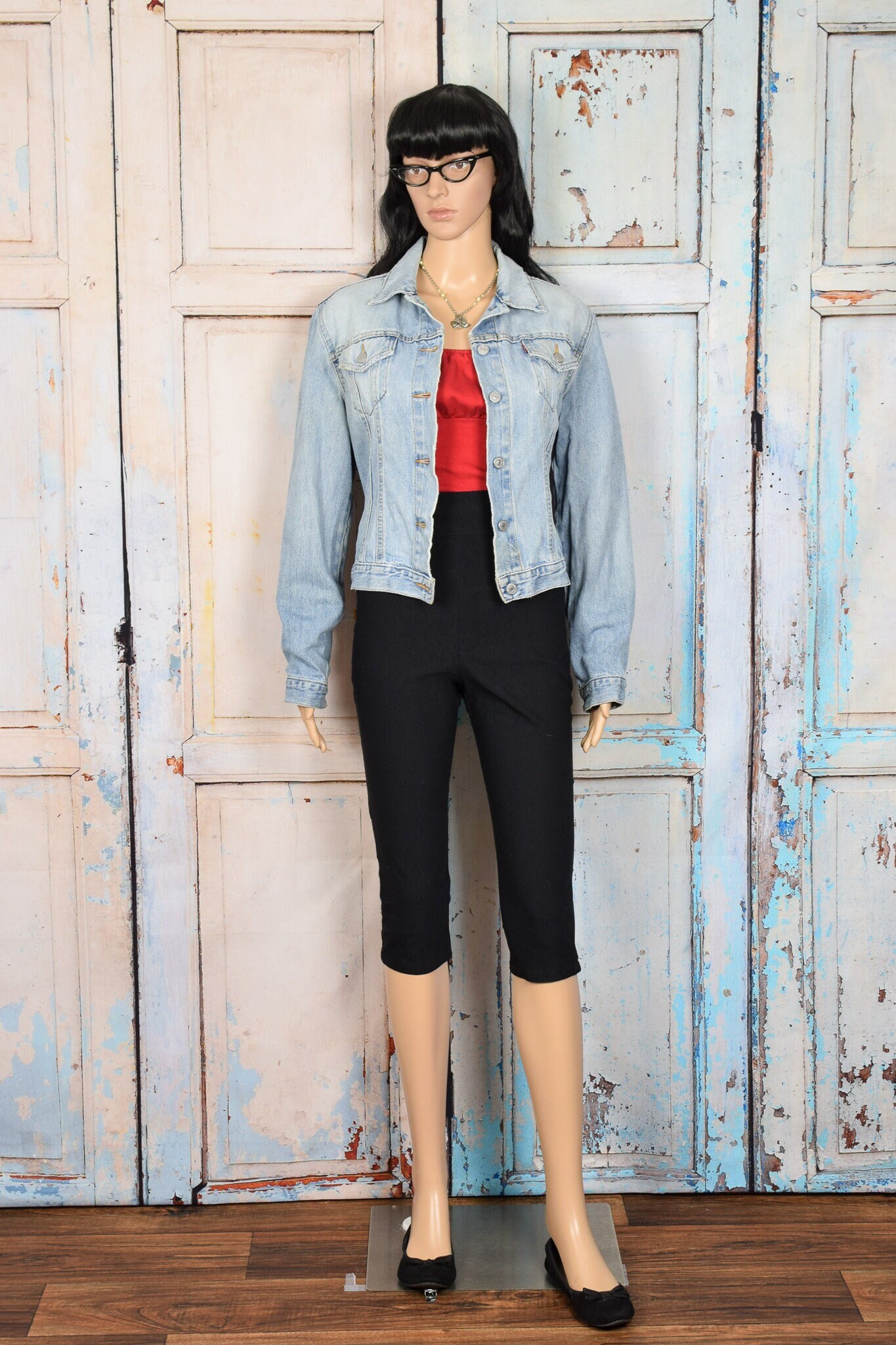 Vintage 90s Women's Levi Strauss Light Wash Distressed Denim Jean Jacket - Medium