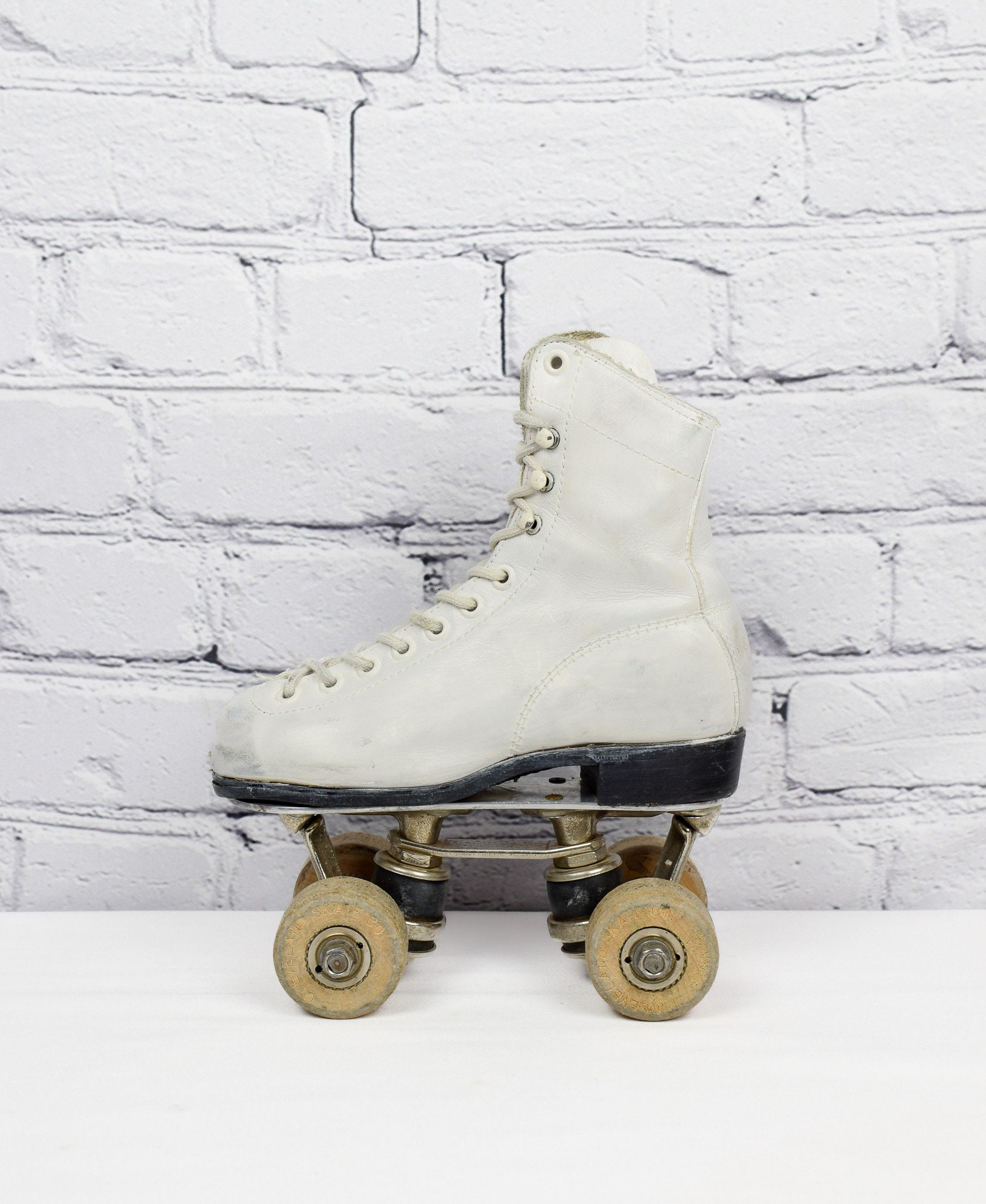 Vintage 40s/50s Hyde Member of M.A.R.SI. Kid's White Leather Roller Skates w/ Clay Wheels
