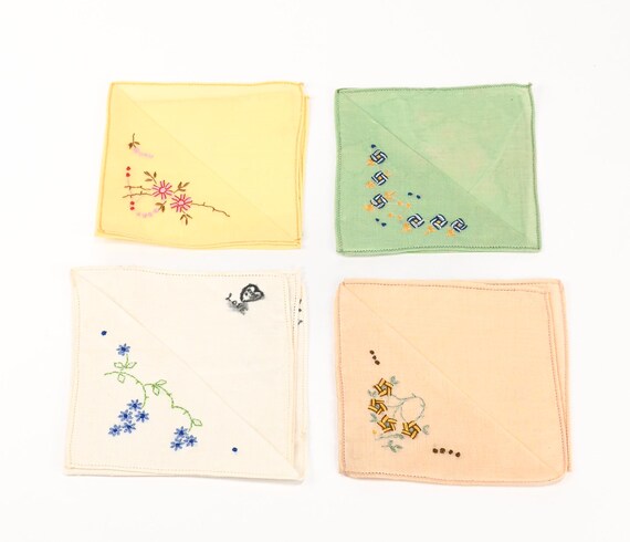 Set of 4 - Vintage 1935 Linen Hand Embroidered Handkerchiefs
