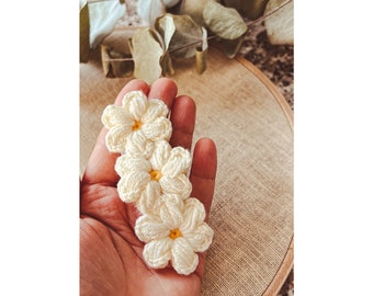 crocheted hair clips, hair accessories, barrette, daisy, flower
