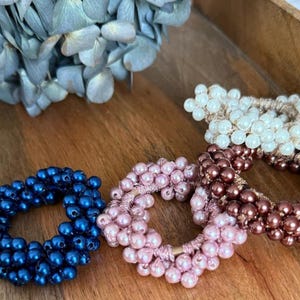 Pearl hair tie with shiny effect – elegant hair accessory for women & children – elastic hair band with plastic beads