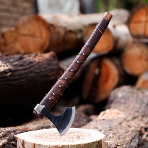 Ragnar Lothbrok&#39;s Viking Axe Replica Unique Item for Fans of Vikings and History