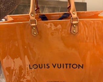 Refurbished retail bag purses
