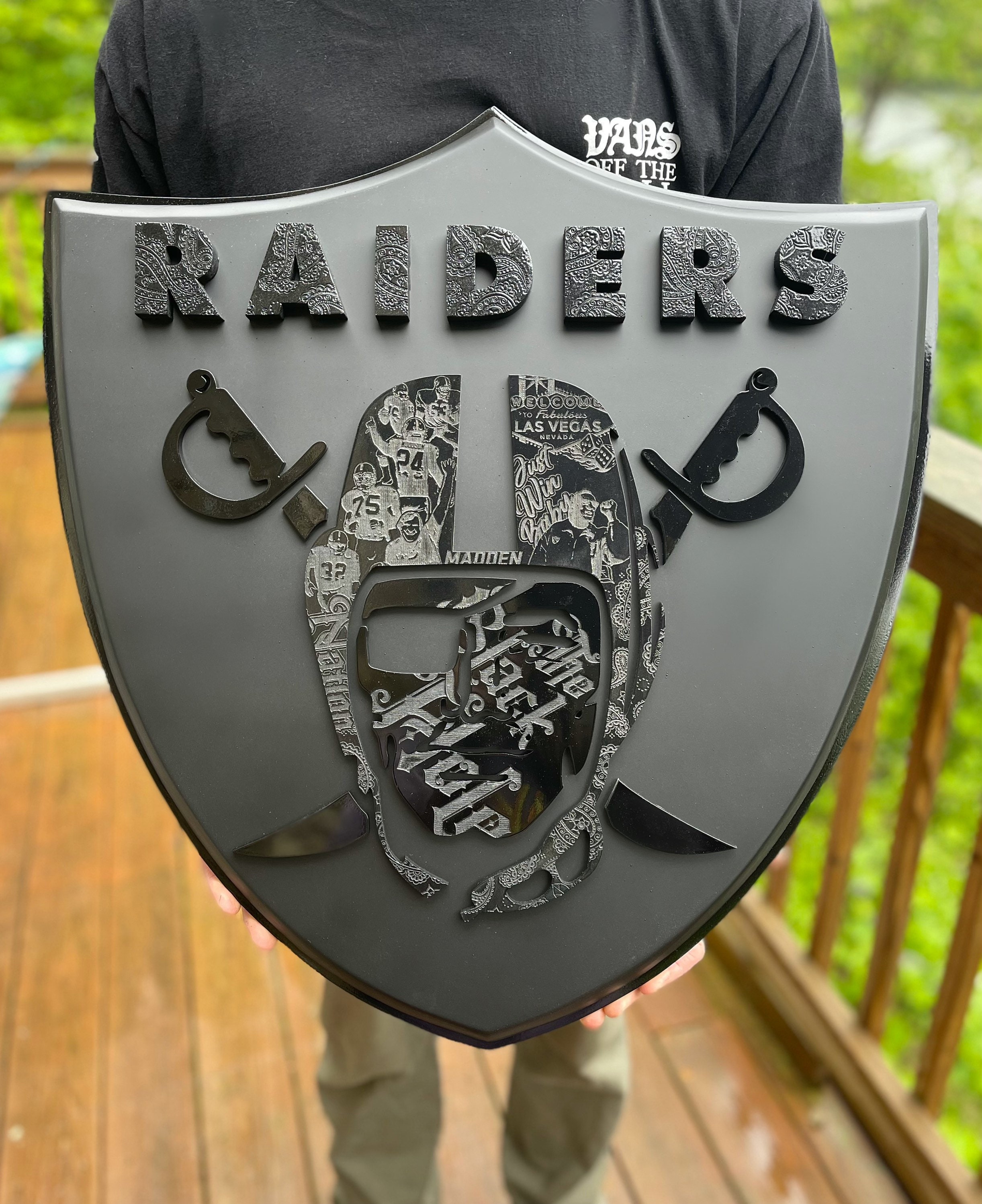 lv raiders tin sign