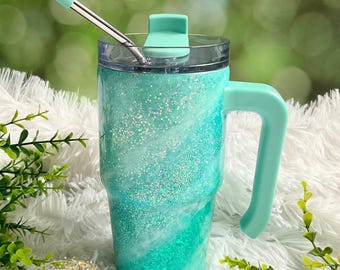 Vaso Milkyway con purpurina verde menta de 20 oz y asa. Personalización gratuita.