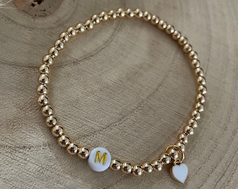 Perlenarmband gold mit weißem Herzanhänger I Personalisierbar