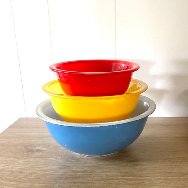 Vintage 80s Pyrex Corning Primary Color Clear Botton Nesting Mixing Bowls 322 323 325 Retro Kitchen Red Yellow Blue