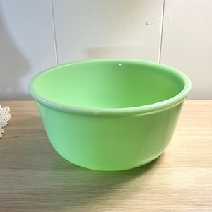 1940s McKee Glass Jadeite Kitchenware Mixing Bowl With Spout