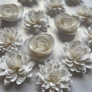 15pk White Rolled Paper Flower Mix 1” inch